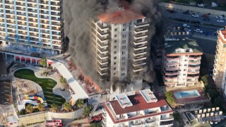 Alanyadaki otel inşaatı yangınının başladığı anlar dron kamerasında