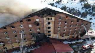 Alev alev yanan otel havadan görüntülendi