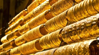 Altın Fiyatları Yükselişte: Zayıf Dolar ve Belirsizlikler Etkili