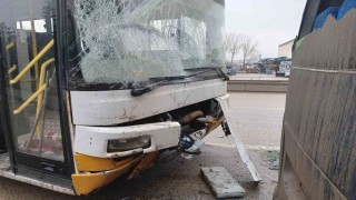 Ankarada 4 araçlı zincirleme kazada yaralı sayısı 33e yükseldi
