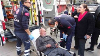 Antalyada çıkan yangında 2 kişi dumandan etkilendi