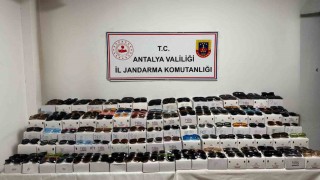 Antalyada kaçak güneş gözlüğü operasyonu