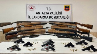 Antalyada ruhsatsız silah operasyonu