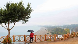 Antalyada yağmur altında deniz keyfi