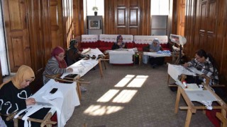 Antep işi nakış sanatı hem meslek sahibi yapıyor hem de para kazandırıyor