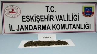 Araçta uyuşturucu madde bulunduran 2 şahıs yakalandı
