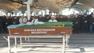 Araçtan atladığı sırada bir başka aracın çarptığı genç kadın son yolculuğuna uğurlandı