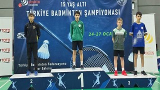 Aras İkra Yalçından Badmintonda çifte şampiyonluk