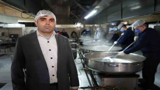 Aşçı adayı lise öğrencileri günde 10 bin kişi için yemek hazırlıyor