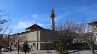 Asrın felaketinde hasar gören 6 asırlık cami, ibadete açılacağı günü bekliyor
