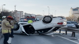 Avcılarda E-5te direksiyon hakimiyetini kaybeden sürücü takla attı: 2 yaralı
