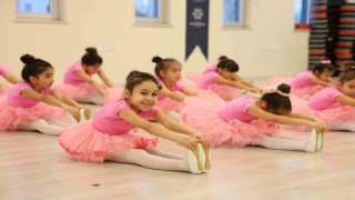 Aydınlı minikler Büyükşehirin kurslarıyla bale öğreniyor