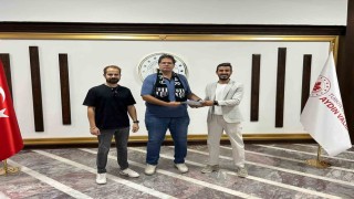 Aydınspor taraftarlarından kırmızı kart tepkisi