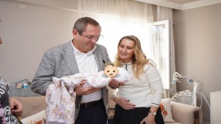 Ayvalıkta Ergin çiftinden “hoş geldin bebek” ziyaretleri