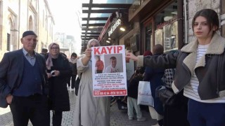 Baba-oğul tarihi çarşıda gezerken birbirini kaybetti...