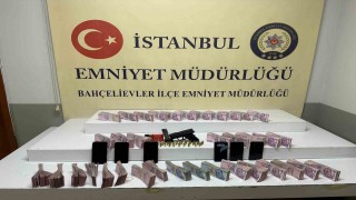 Bahçelievlerde Genç Fenerbahçeliler Derneği üyelerinin bir işyerinde karıştıkları silahlı saldırı kamerada