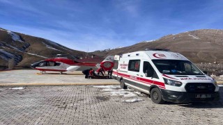 Bahçesarayda hamile kadın, ambulans helikopterle Vana sevk edildi
