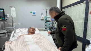 Bakan Yerlikaya, Konyada çöken bina enkazından kurtarılan yaralıları hastanede ziyaret etti