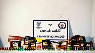 Balıkesirde şafak operasyonu: 13 ikamete eş zamanlı baskın
