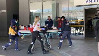 Balkondan düşen genç adam yaralandı