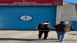 Bandırmada 15 yıl kesinleşmiş hapis cezasıyla aranan zanlı yakalandı