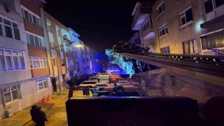 Bandırmada yangın faciası: 1 kişi hayatını kaybetti , 1 itfaiye eri yaralandı