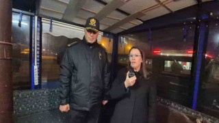 Bartın Valisi Arslan, yılbaşı uygulamasına katıldı, vatandaşların yeni yılını kutladı