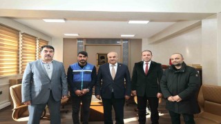 Başkan Akpunar örnek davranışı ödüllendirdi