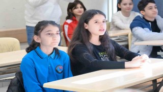 Başkan Bahçetepeden, Ayşegüle karne hediyesi