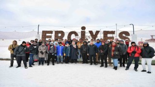 Başkan Büyükkılıç, turistlerle dolup taşan Erciyesi ziyaret etti