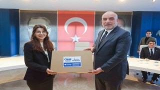 Başkan İbrahim Sandıkçıdan öğretmenlere laptop