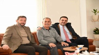 Başkan Özlü, umre ziyaretini gerçekleştiren hemşehrileriyle buluştu