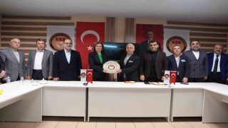Başkan Ünlüce, Eskişehir Dost Dernekler Federasyonunu ziyaret etti
