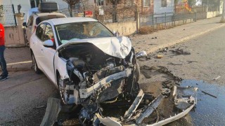 Batmanda iki otomobilin karıştığı kazada 2 kişi yaralandı
