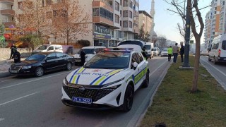 Batmanda yolun karşı tarafına geçmeye çalışan vatandaşa otomobil çarptı