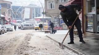 Bayburta yeni yılın ilk karının yağmasıyla kent beyaz örtüyle kaplandı
