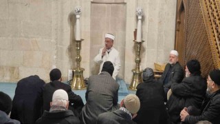 Bayburtlular üç ayların başlangıcında sabah namazında bir araya geldiler