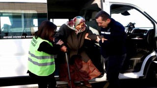 Bayraklı Belediyesi ‘yaşlı destek hattı kurdu