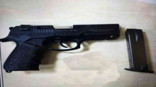Bekçilere yakalanan şahsın üzerinden kurusıkı tabanca çıktı