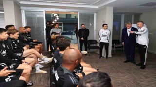 Beşiktaşta Başkan Serdal Adalı ile Ole Gunnar Solskjaer, takımla toplantı yaptı