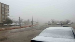 Besni güne kar yağışıyla uyandı