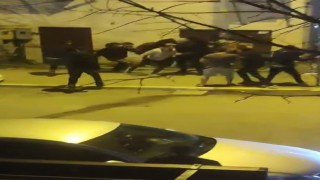 Beylikdüzünde silahlı laf atma kavgası kamerada: 3 yaralı