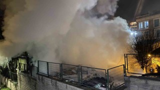 Beyoğlunda evde çıkan yangın, bitişiğindekindeki 2 gecekonduya sıçradı