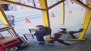 Beyoğlunda polis memurunu ensesinden bıçaklayan sanık hakim karşısında: Polisin herhangi bir yaralanması olmadı