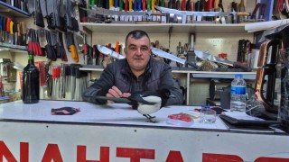 Bıçakçı ile saksağanın sıra dışı dostluğu