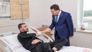 Bilecik Valisi Şefik Aygöl, gazi olan askeri hastanede ziyaret etti