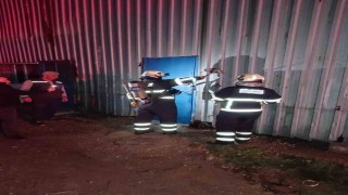 Bilecikte bir fabrikanın hurdalık deposunda yangın çıktı