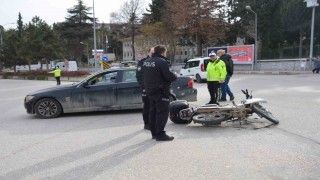 Bilecikte motosiklet ile otomobil çarpıştı, 1 kişi yaralandı