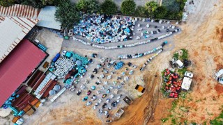 Birinci olabilmek için evlerinde 45 gün boyunca 15 ton atık biriktirdiler