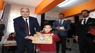 Birinci sınıflar karne yerine gelişim raporu aldı